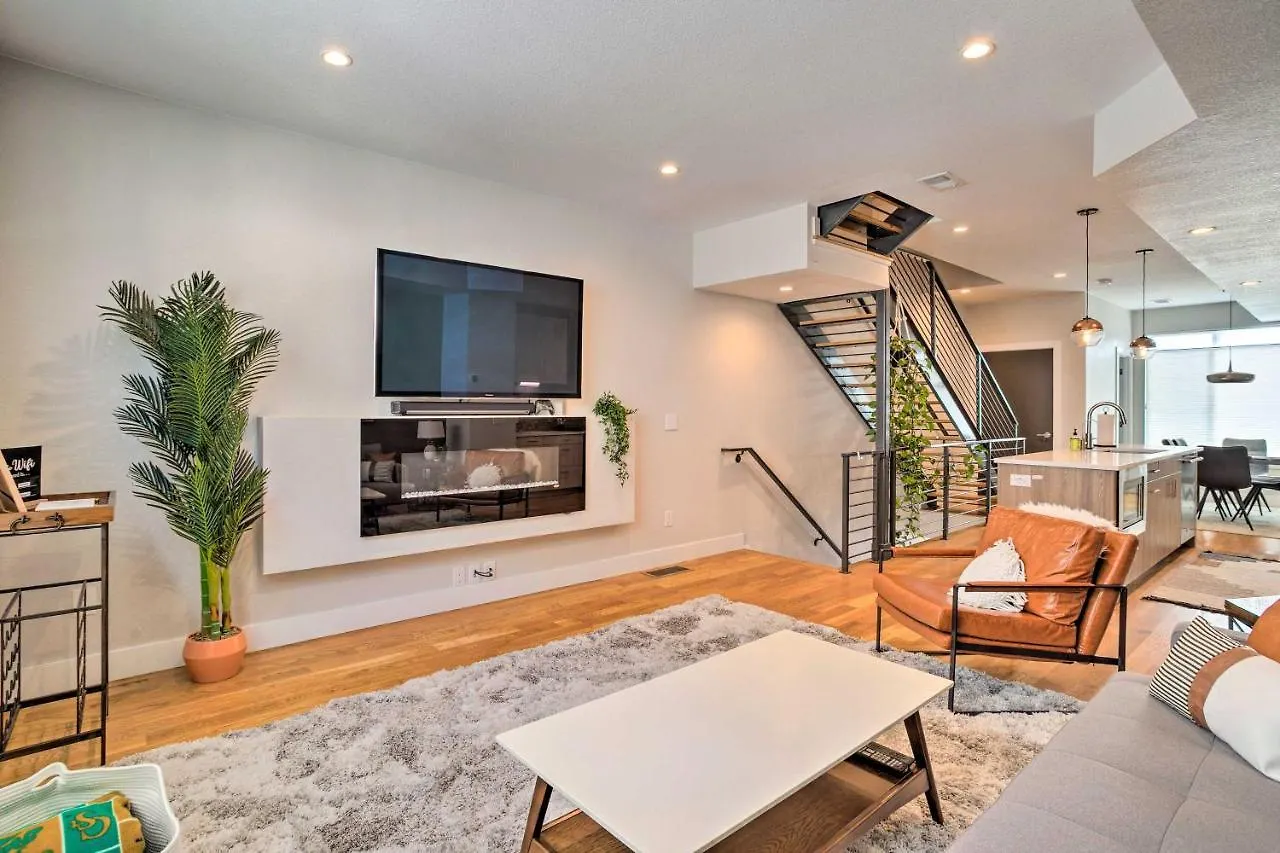 Upscale Denver Townhome With City Skyline Views 0*,