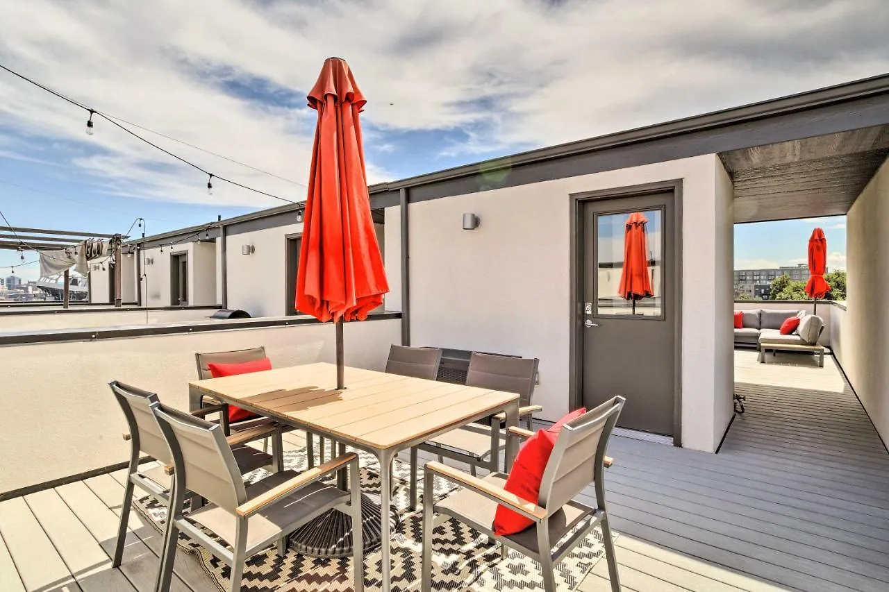 Upscale Denver Townhome With City Skyline Views