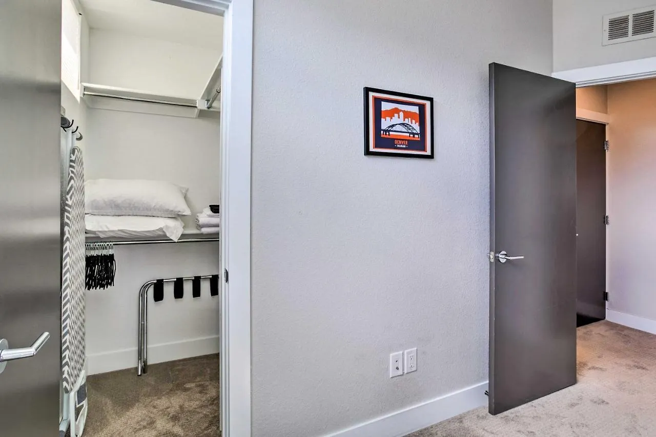 Holiday home Upscale Denver Townhome With City Skyline Views