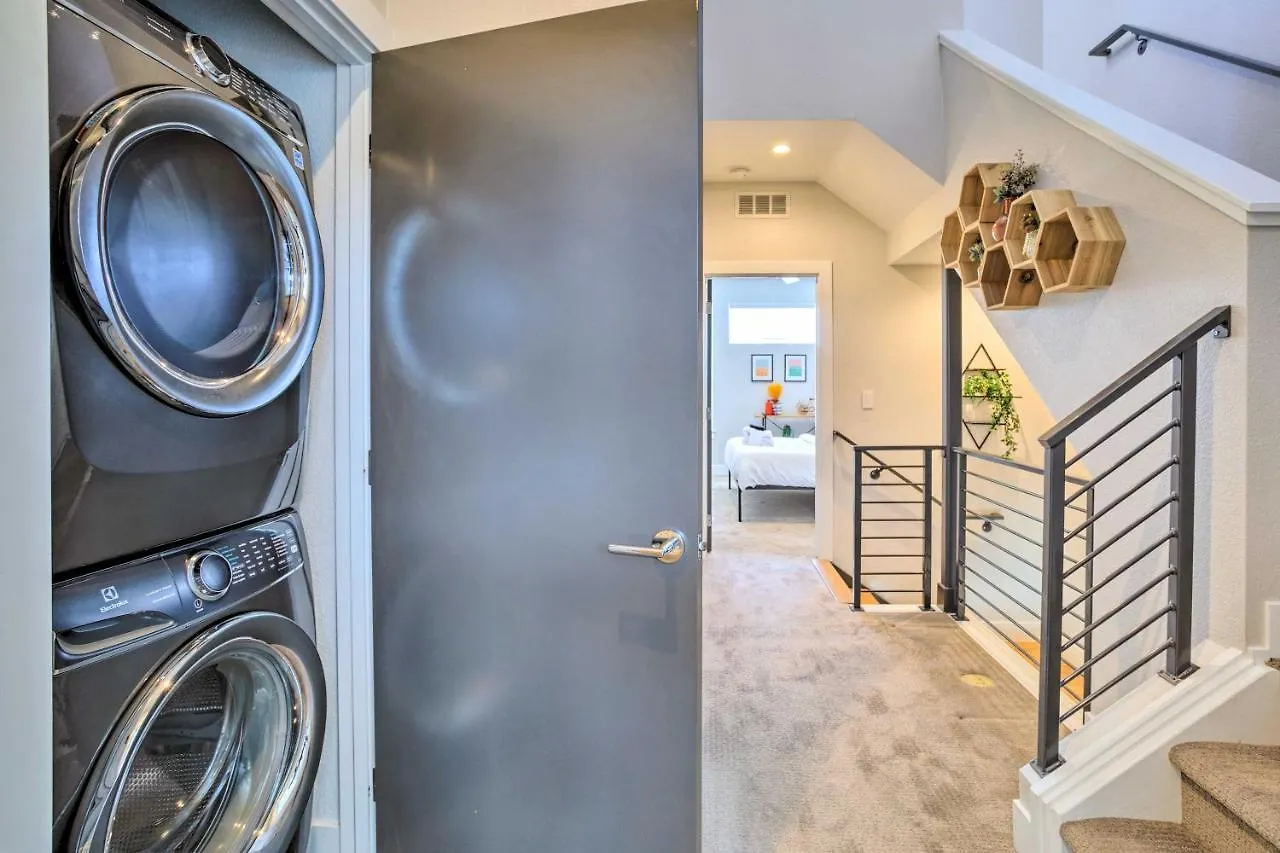 Holiday home Upscale Denver Townhome With City Skyline Views