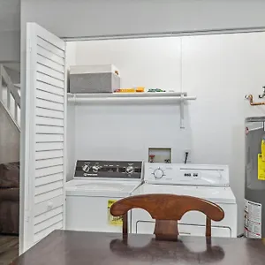  Holiday home New! Convenient Location! Sleeps 8